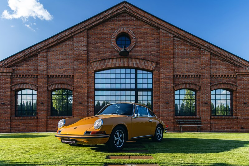Simplex Crane Model 5 i Porsche 911T na stoisku House of Classics