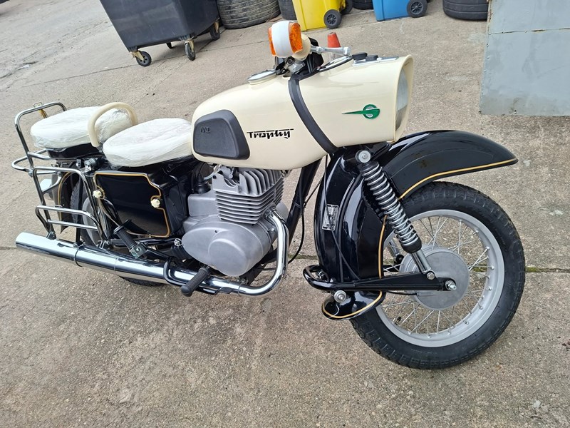 Zabytkowe motocykle Dzikich Pyr Wielkopolski na Retro Motor Show