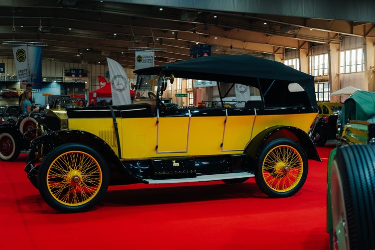 Benz z 1914 roku na Retro Motor Show