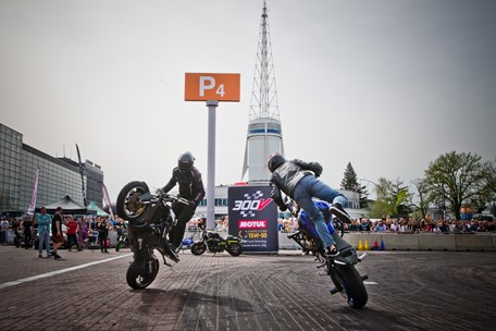 pokazy na poznan motor show