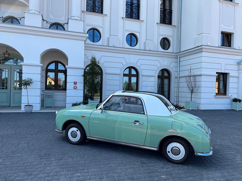 Nissan Figaro na Retro Motor Show 2022