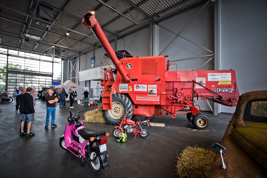 Kombajn Bizon i autobus KAwZ-685 na Retro Motor Show 2026