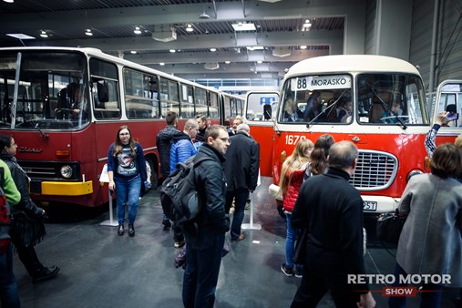 autobusy na retro motor show