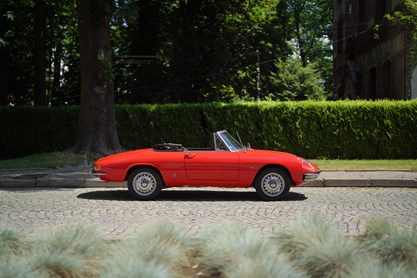 Alfa Romeo Spider na Retro Motor Show