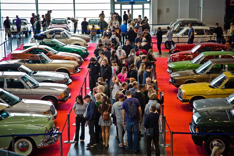 Pokazy driftu na Placu Marka — Retro Motor Show
